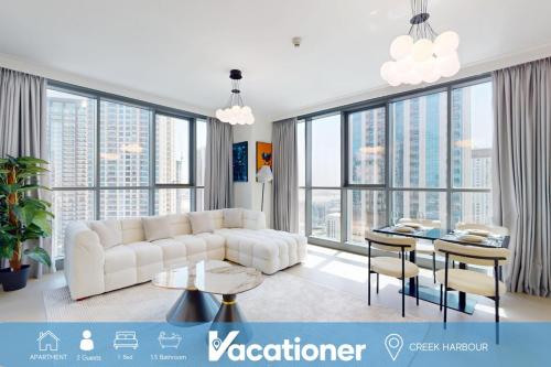 Vacationer Holiday Homes I Bright 1 Bedroom l Modern Finishes l Free Wi-Fi l Creek View
