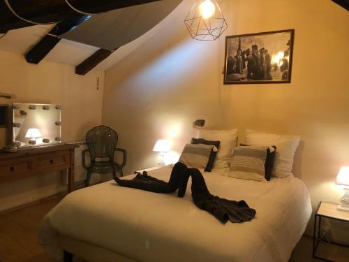 a woman laying on a bed in a bedroom at Gîte de la source in Sainte-Marie-de-Vaux