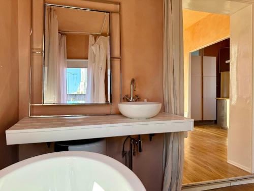 Ένα μπάνιο στο Slow Being Apartment Stays in Matosinhos