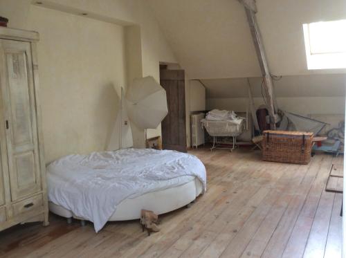 a bedroom with a bed and a lamp in it at The Secret Garden in Herentals