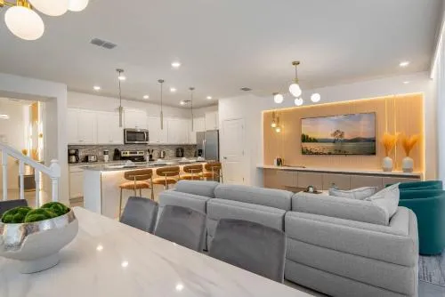 4150 Windsor Island 14 guests brand new near club photo 1