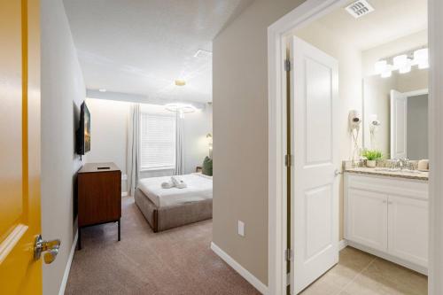 4150 Windsor Island 14 guests brand new near club photo 47
