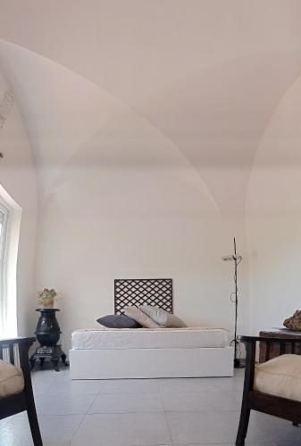 a white bedroom with a bed in a room at La Pica Marina Anacapri in Anacapri