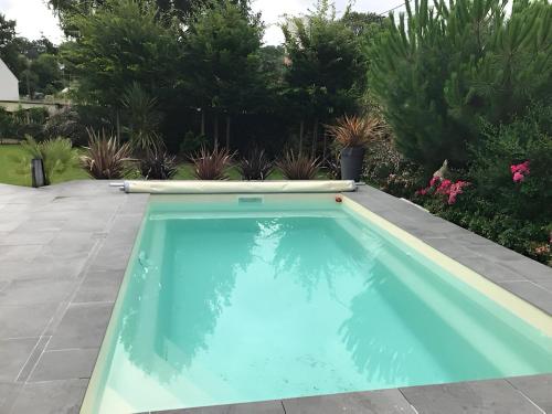 Swimmingpoolen hos eller tæt på L'Oasis de Coulaines - Élégance & piscine