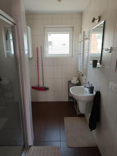 a bathroom with a sink and a shower at Domek 4-6 osobowy z dostępem do plaży in Łagów