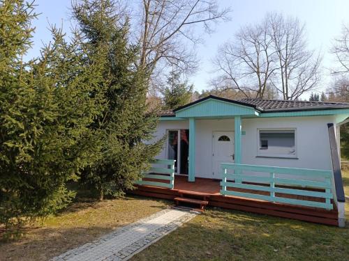 Domek letniskowy z plażą i pomostem