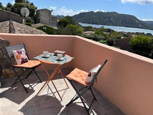 Mini villa en duplex vue mer à 500 m de la plage de Santa Giulia