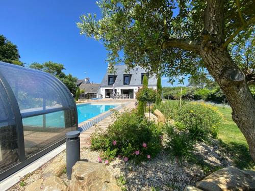 Superbe Villa tout confort avec piscine chauffée er couverte et spa à 2 pas de la plage