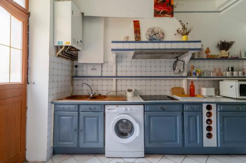 Afbeelding uit fotogalerij van Pépin le bref Cour Privée Wifi proche Arènes in Nîmes