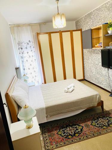 Μια τηλεόραση ή/και κέντρο ψυχαγωγίας στο HORNEL Room