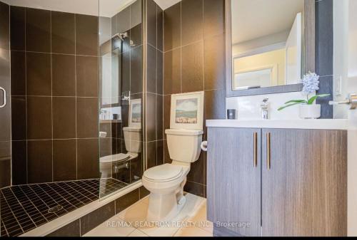 Ένα μπάνιο στο Condo at Yonge-Sheppard Station, North York