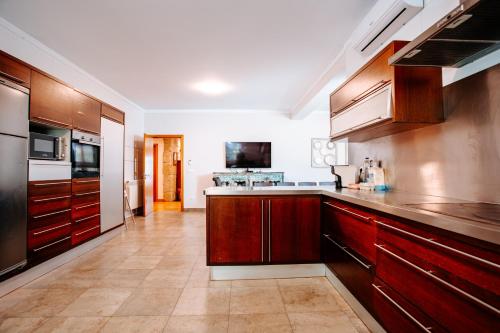 Kuchyň nebo kuchyňský kout v ubytování Casa da Calçada