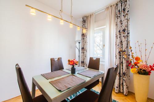 Flexible SelfCheckIns 47 - Zagreb - Two Loggia - New - 3 Bedrooms - 2 WC