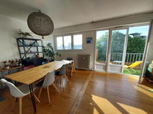 Photo de la galerie de l'établissement Appartement centre-ville lumineux et balcon, à Rennes