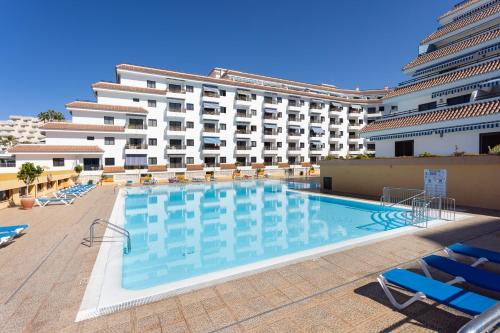 The swimming pool at or close to Seguro El Sol en Playa de la Arena