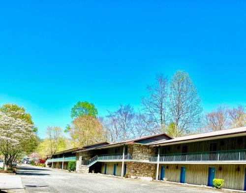 a building with a road in front of it at Newfound Lodge on the river in Cherokee