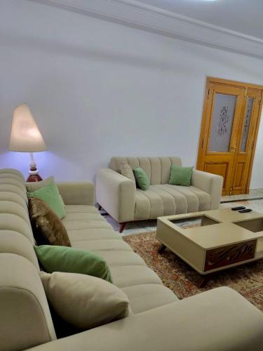 Salon et 3 chambres meublées au jardin de carthage