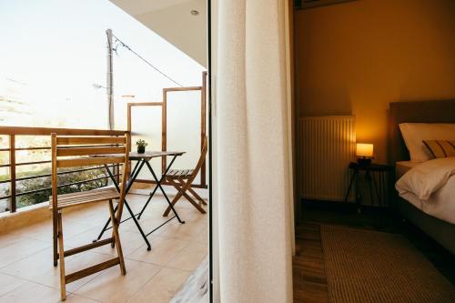 a room with a balcony with a table and a bed at Cozy apartment HouseNest in Serres