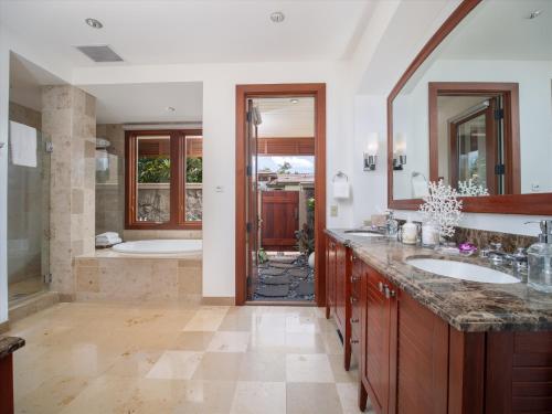 Koupelna v ubytování Uber Luxe Serenity House Pool Villa D102, Large Yard, Newly Renovated, Sleeps 8