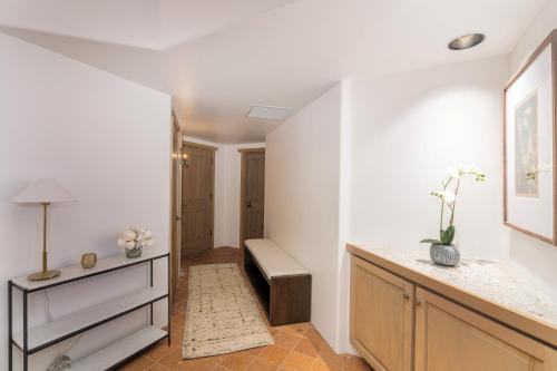 Postel nebo postele na pokoji v ubytování Heritage Penthouse by Exceptional Stays