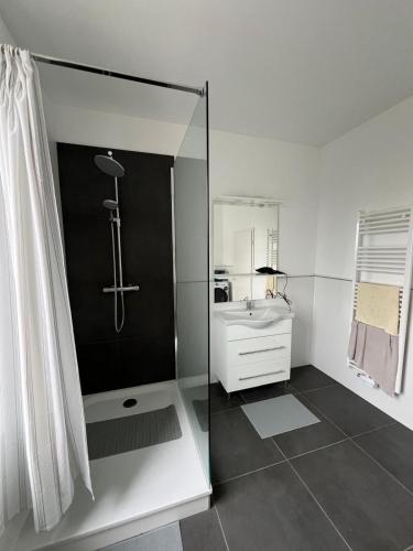 Ένα μπάνιο στο Wohnung 8P Zentral Lüdenscheid