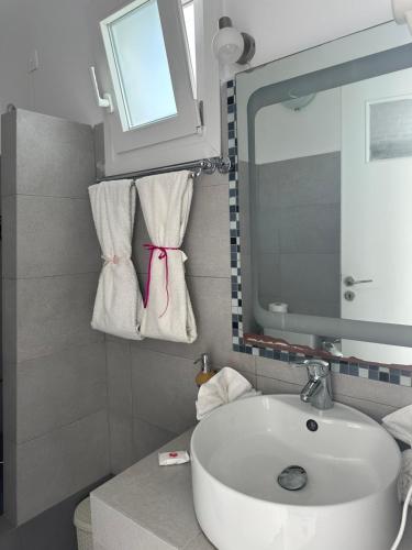 Gallery image of Sardis Rooms in Kimolos
