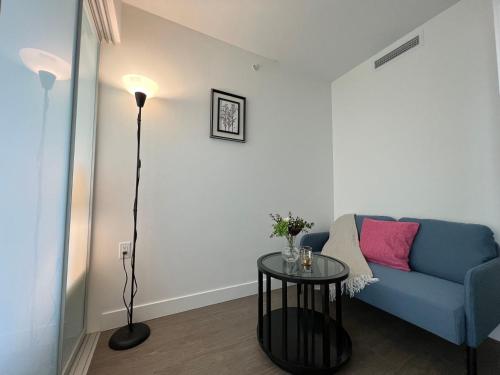 Φωτογραφία από το άλμπουμ του 1B1B Richmond nearby skytrain σε Ρίτσμοντ