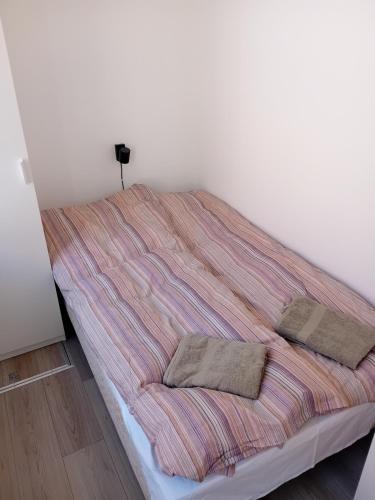 Postel nebo postele na pokoji v ubytování centrally located apartment