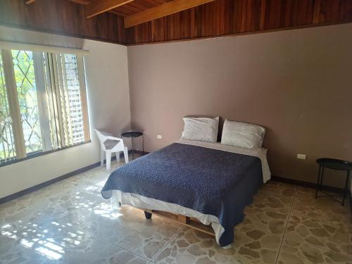 Postel nebo postele na pokoji v ubytování Luca hostel