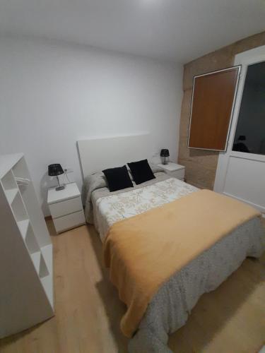 A bed or beds in a room at Casa MENDEZ - ALLARIZ