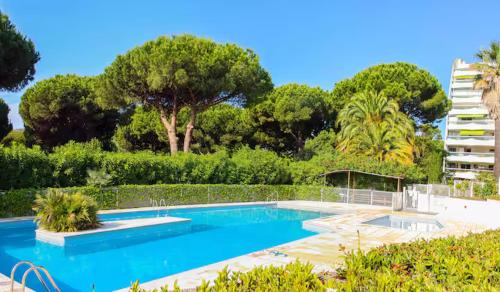 Studio cosy design avec piscine, 8mn de la mer à pied