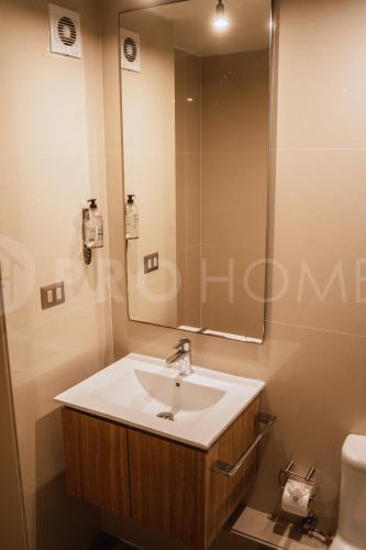 a bathroom with a sink and a mirror at PRO HOME Balmaceda IV in Antofagasta