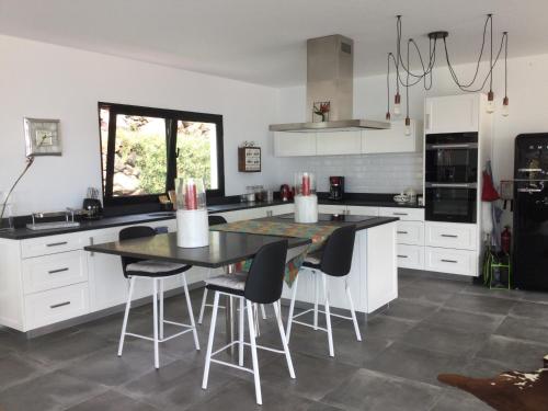 Dapur atau dapur kecil di Tabua Lodge
