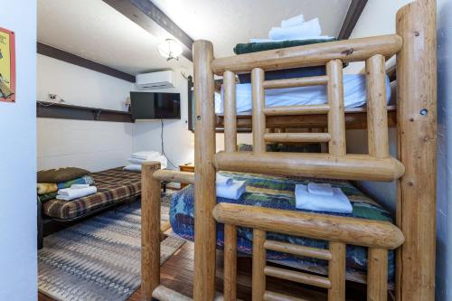 a bunk bed room with two bunk beds at Stimboli Lodge- Sleeps 16 with tons of games and fun in Oakhurst