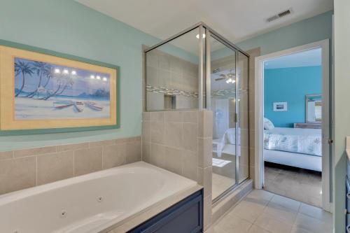 Ένα μπάνιο στο The Sunny Kure by Carolina Beach Realty