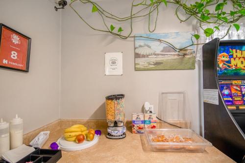 a counter with a slot machine with fruit on it at OYO Travelier Motel in Macon