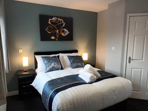 Katil atau katil-katil dalam bilik di Silverlight's Place - 2BR Home in Central Oldbury