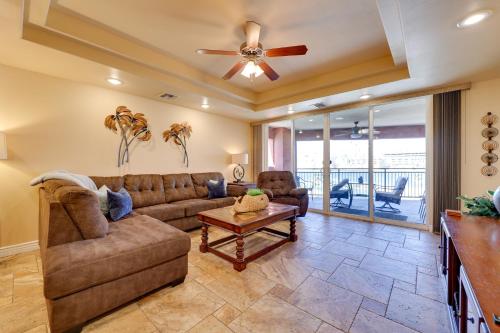 Φωτογραφία από το άλμπουμ του Step-Free Bullhead City Condo with Balcony! σε Bullhead City