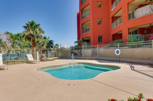 Φωτογραφία από το άλμπουμ του Step-Free Bullhead City Condo with Balcony! σε Bullhead City