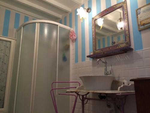 La Stagione dell'Arte Luxe tesisinde bir banyo