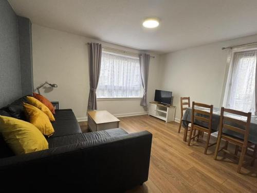 a living room with a couch and a table at Royal Mile Escape-Free Parking in Edinburgh