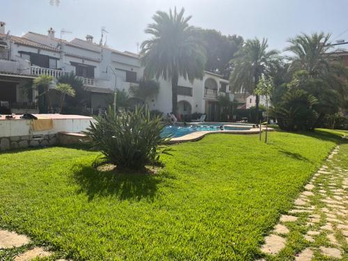 Bazén v ubytování Adosado rustico familiar amplio nebo v jeho okolí