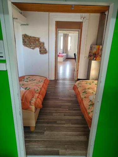 Letto o letti in una camera di Zentrales 4 Bett Apartment perfekt für Gruppen und Familien