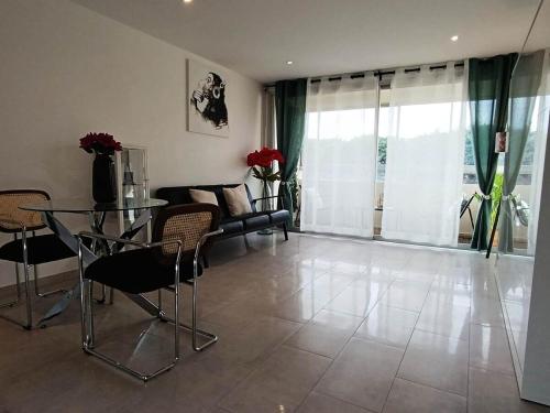 Posezení v ubytování NOUVEAU ! Studio avec terrasse dans résidence en face de la mer - CANNES MIDI