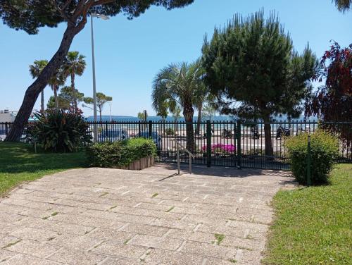 NOUVEAU ! Studio avec terrasse dans résidence en face de la mer - CANNES MIDI