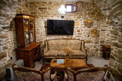 a living room with a couch and a table at Villa Porta Qeparo in Qeparo