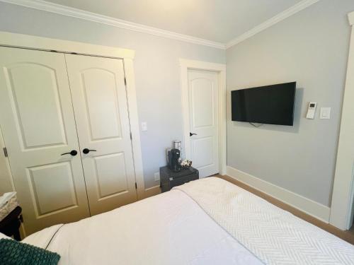 Televisyen dan/atau pusat hiburan di West King Edward Luxury Guest Home