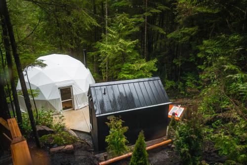 Κήπος έξω από το West Coast Trail Lodge