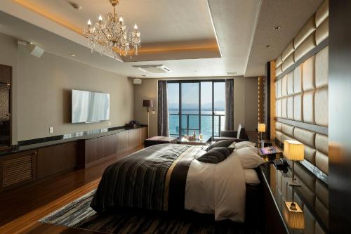 Postel nebo postele na pokoji v ubytování Hotel MYTH-L&A-ホテル マイス エルアンドエー