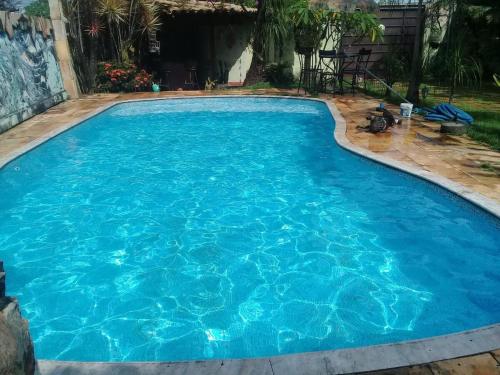 Der Swimmingpool an oder in der Nähe von Casa linda